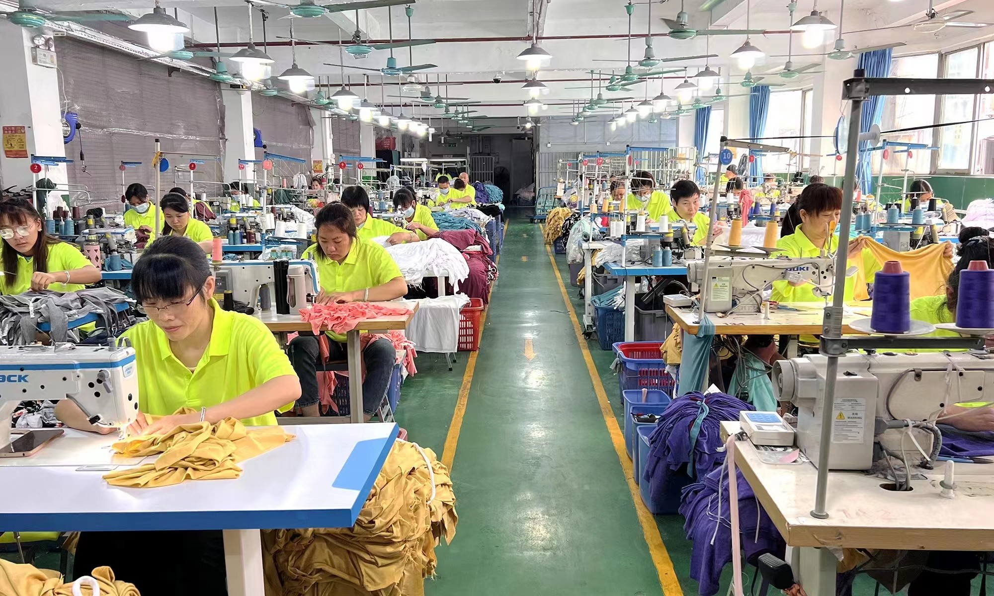 Guangzhou Vinas clothing technology Co., LTD fabriek productielijn