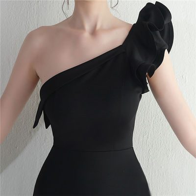 Single Shoulder Slim Fit Formele jurk Ruffled Edge Cover Hip Fashion Sexy Slit jurk