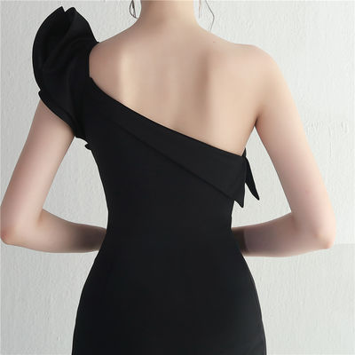 Single Shoulder Slim Fit Formele jurk Ruffled Edge Cover Hip Fashion Sexy Slit jurk